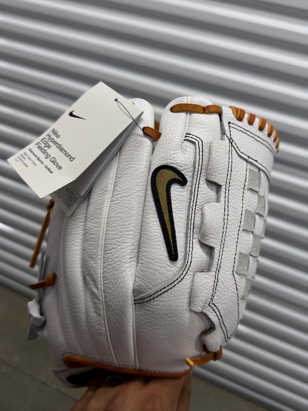 Nike Hyperdiamond Edge Softball Fielding Glove 12.5โ RHT | New with Tags - Picture 2 of 6